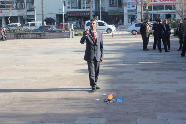 Belediye başkan adayı adaylık parasını yatıramayınca gözyaşlarına boğuldu