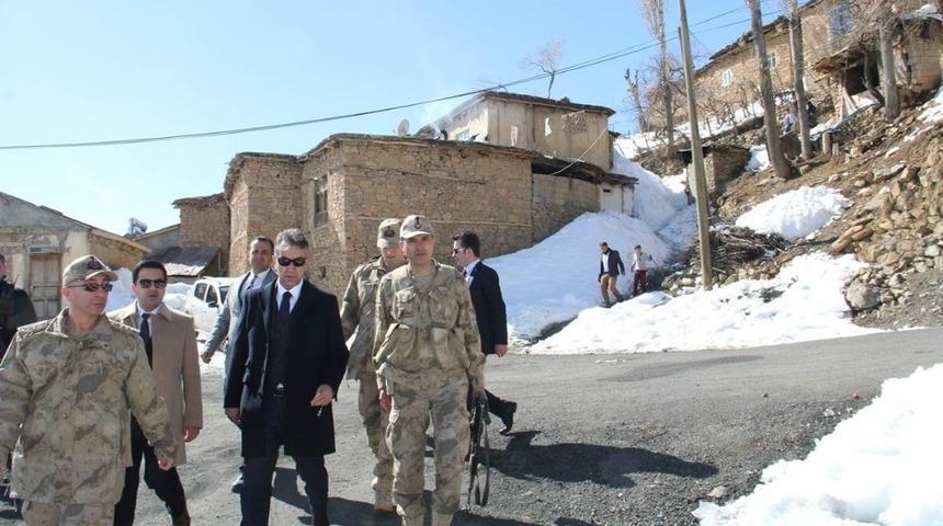 Vali &Ccedil;ağatay&rsquo;dan karakol ve okul ziyaretleri