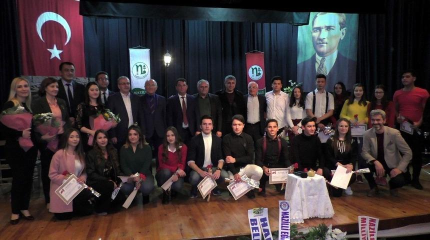 Nazilli Lisesinden anne ve babalara &ouml;zel şiir ve m&uuml;zik gecesi