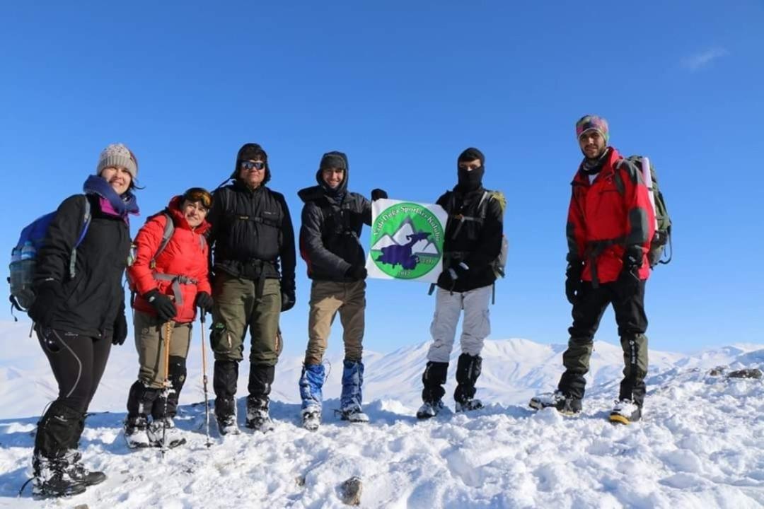 Vanlı g&ouml;n&uuml;ll&uuml;ler hem kaydı hem tırmandı