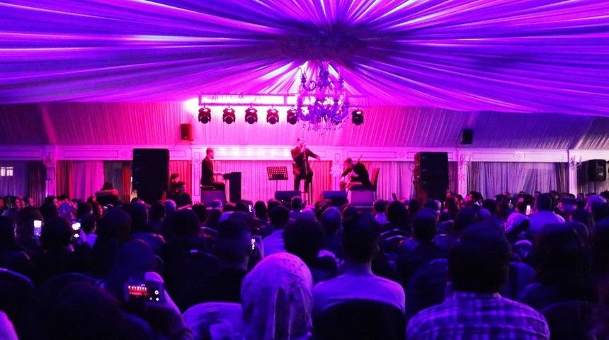 Van&rsquo;da Cem Adrian r&uuml;zgarı