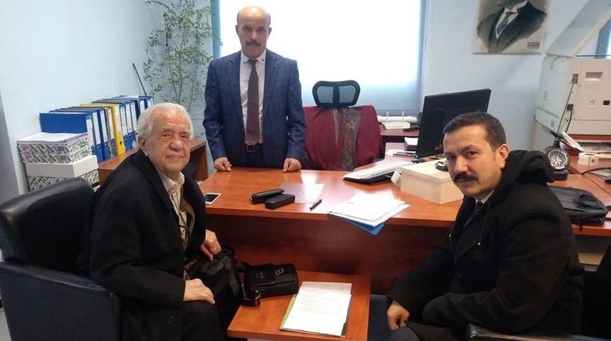 Eski başhekimden &ouml;rnek bağış