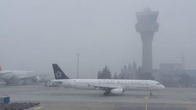 İstanbul'da hava ulaşımına sis engeli