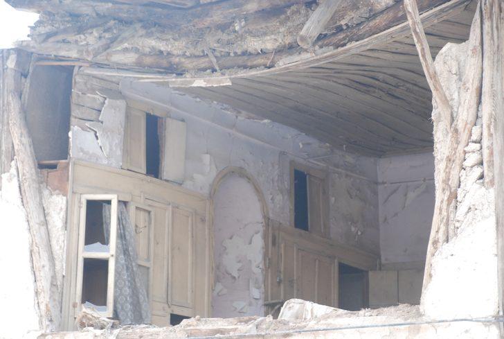 İki katlı bina kağıt gibi yamuluyor!  G1