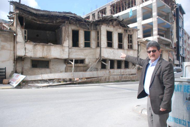 İki katlı bina kağıt gibi yamuluyor!  G3