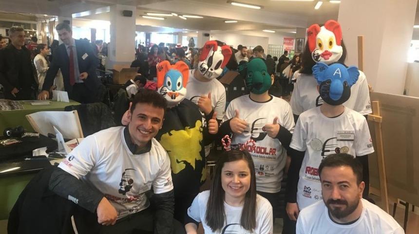 Paland&ouml;ken Saltukbey Ortaokulu Robotik kodlamada birinci oldu