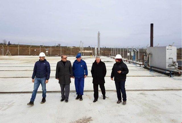 Vali Yıldırım doğalgaz bulunan alanda incelemelerde bulundu 2