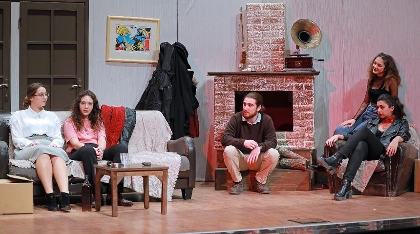 ‘Dünyalı’ üniversitelilerin emeğiyle sahnelendi