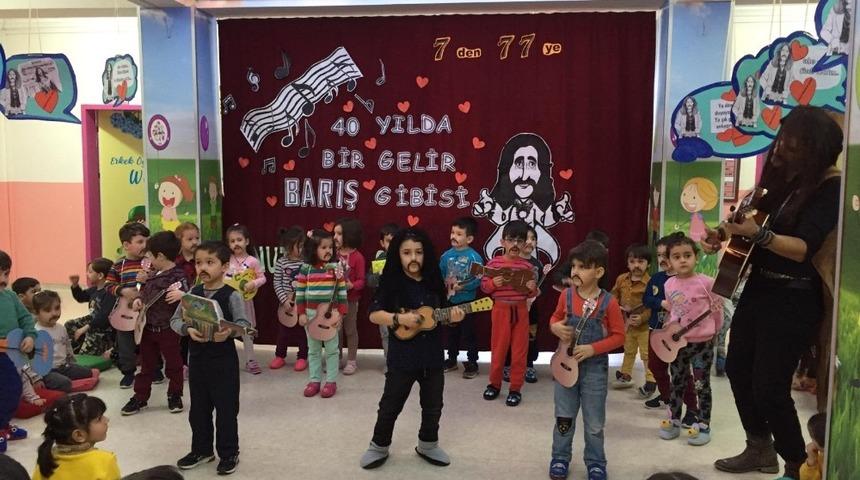 Anaokulu öğrencileri Barış Manço’yu andı