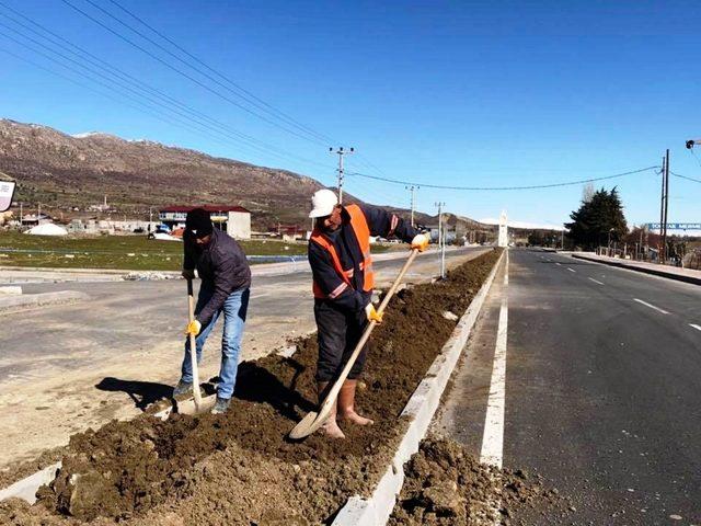 Lice-Kulp karayolunda refüj çalışmaları başladı