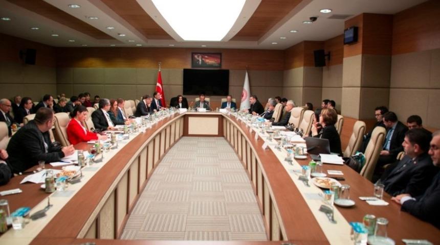 Rekt&ouml;r &Ccedil;omaklı &lsquo;Ombudsmanlığın D&uuml;n&uuml;, Bug&uuml;n&uuml; ve Yarını&rsquo; sempozyumuna katıldı