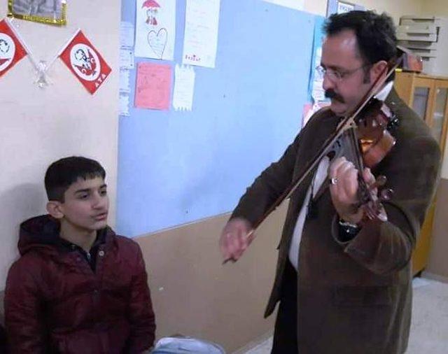 Alaşehir’de yetenekli müzisyenler seçildi
