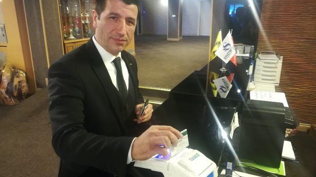 Türk erkeği cebinde parası olmasa bile 14 Şubat’ta sevgilisinin yanına boş gitmiyor