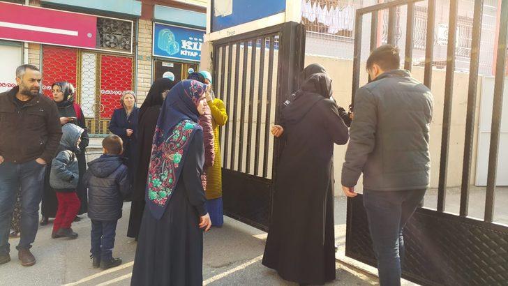 Eşek şakası okulu karıştırdı! 12 öğrenci hastaneye kaldırıldı G1