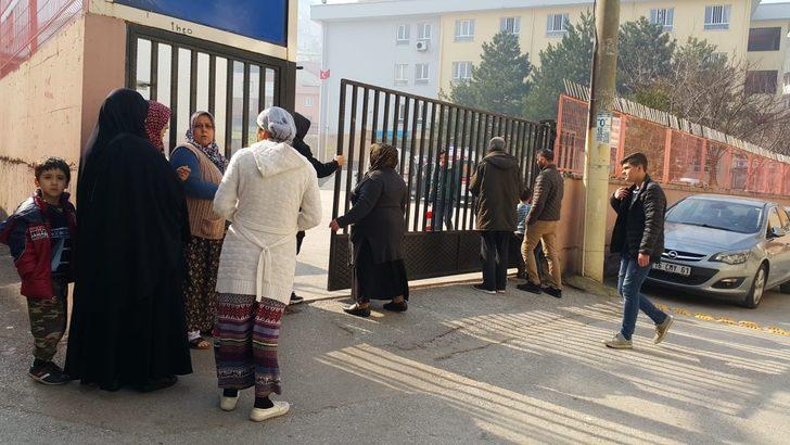 Eşek şakası okulu karıştırdı! 12 öğrenci hastaneye kaldırıldı G2