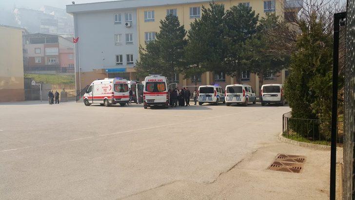 Eşek şakası okulu karıştırdı! 12 öğrenci hastaneye kaldırıldı G4