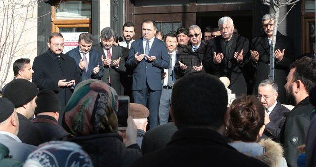 Umreciler dualarla kutsal topraklara uğurlandı 2