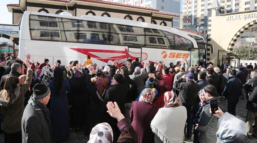Umreciler dualarla kutsal topraklara uğurlandı