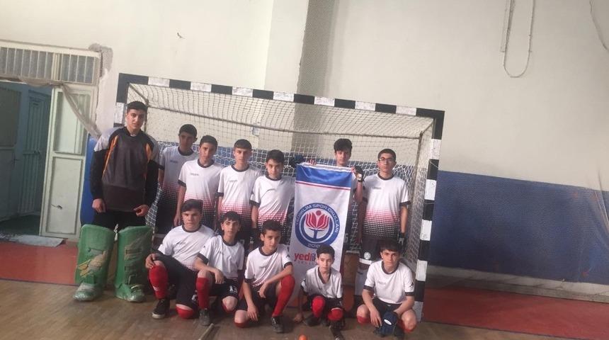 Diyarbakırlı hokeycilerden b&uuml;y&uuml;k başarı