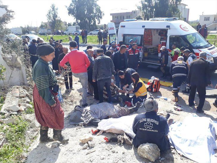 Mersin'de tarım işçilerini taşıyan minibüs devrildi  G4