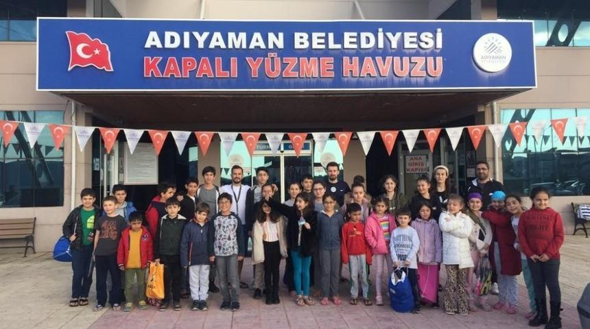 Adıyaman Belediyesporlu y&uuml;z&uuml;c&uuml;ler yarı finalde
