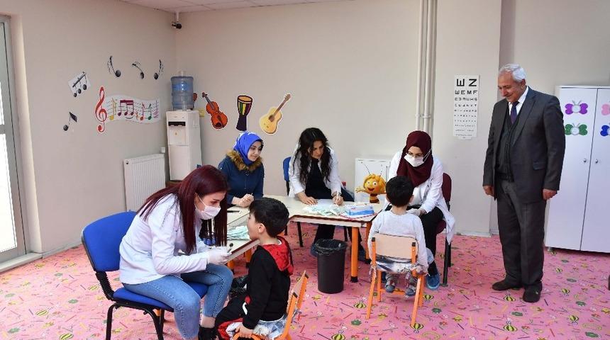 &Uuml;niversite kreşinde ağız ve diş sağlığı taraması yapıldı
