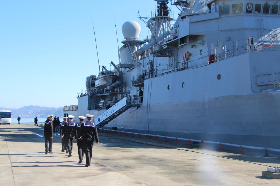 Trabzon&rsquo;da kurulan deniz &uuml;ss&uuml;n&uuml;n ilk askeri gemisi demirledi