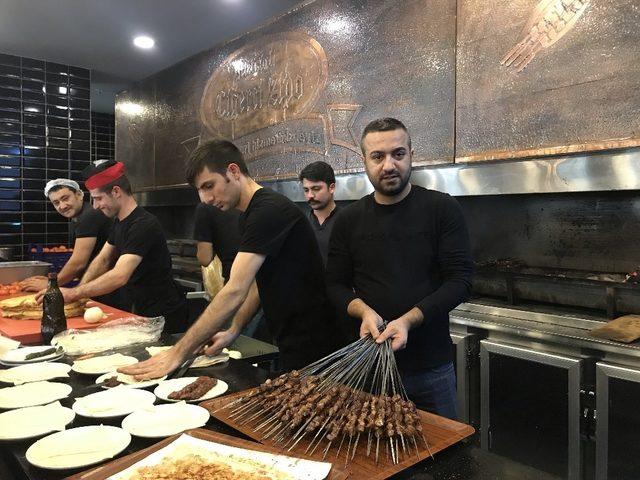 Ciğeri düzgün ve iyi bir ateşte pişirmek önemli