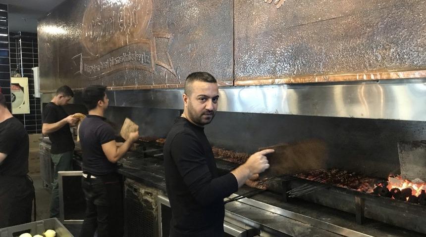 Ciğeri d&uuml;zg&uuml;n ve iyi bir ateşte pişirmek &ouml;nemli