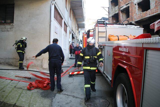 Otizmli oğluyla birlikte alevler arasından çıktı