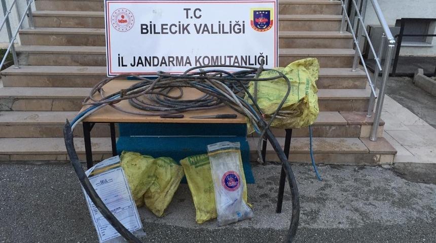 Kablo hırsızları su&ccedil;&uuml;st&uuml; yakalandı