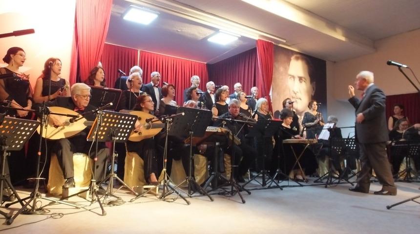 50 yaşından sonra saz &ccedil;almaya ve şarkı s&ouml;ylemeye başladılar