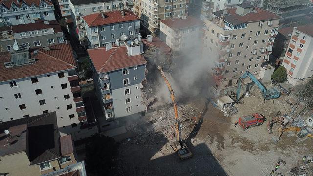 (Ek hava fotoğraflarıyla) Kartal'da ikinci binanın yıkımına başlandı