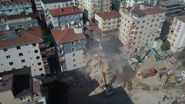 (Ek hava fotoğraflarıyla) Kartal'da ikinci binanın yıkımına başlandı