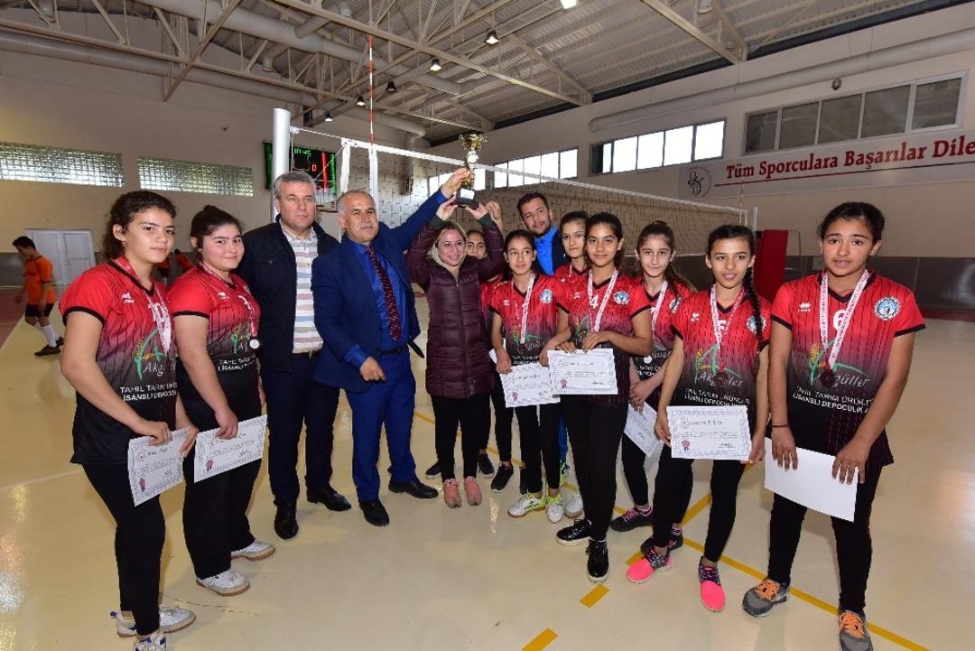 Osmaniye&rsquo;de voleybol birinciliği sona erdi