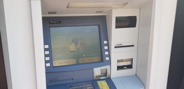 Adliye ATM’sine kart kopyalama cihazı takan dolandırıcılar ’pes’ dedirtti
