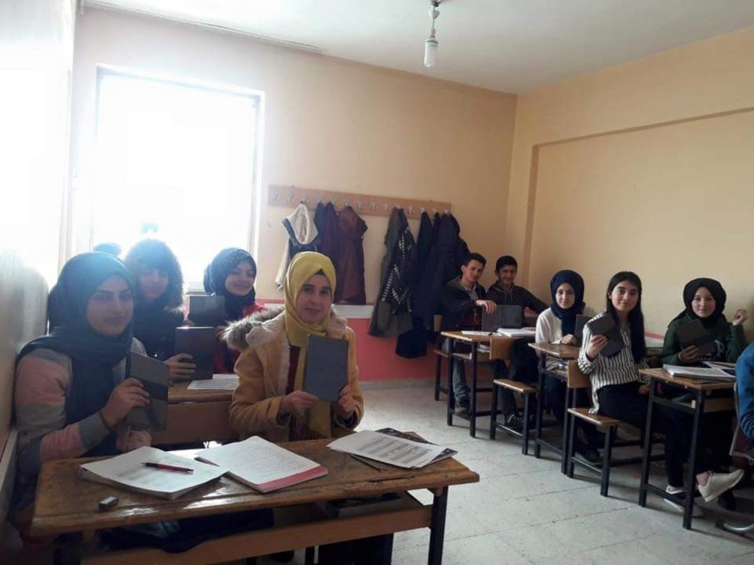 Lise &ouml;ğrencilerine ajanda hediye edildi