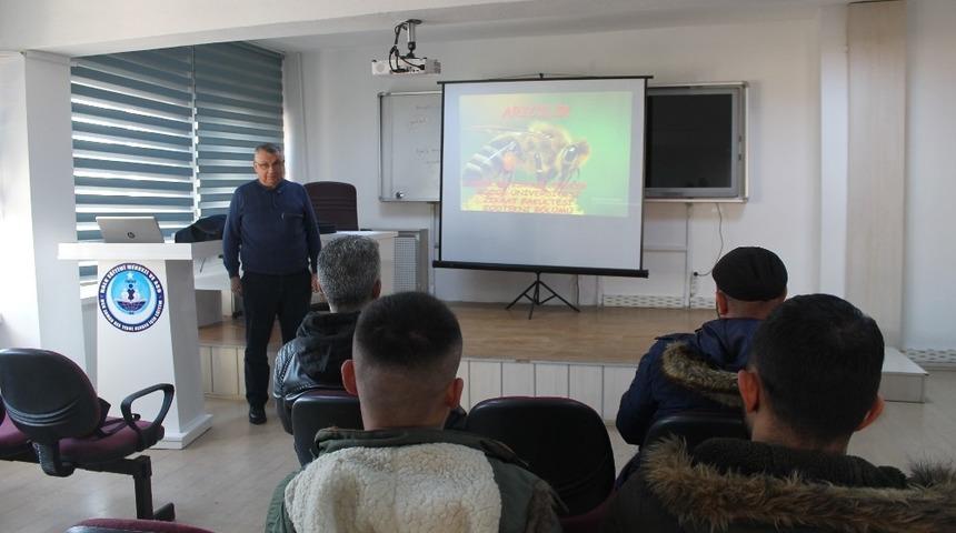 Denetimli serbestlik y&uuml;k&uuml;ml&uuml;lerine arıcılık kursu