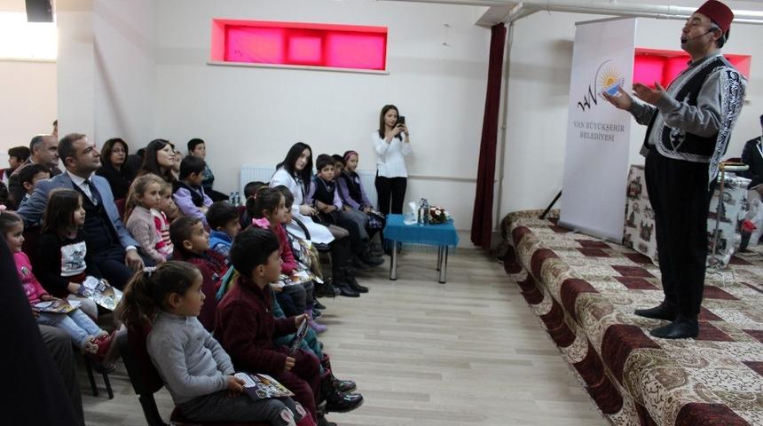 Van&rsquo;daki eğitici tiyatro g&ouml;sterileri beğeni topladı