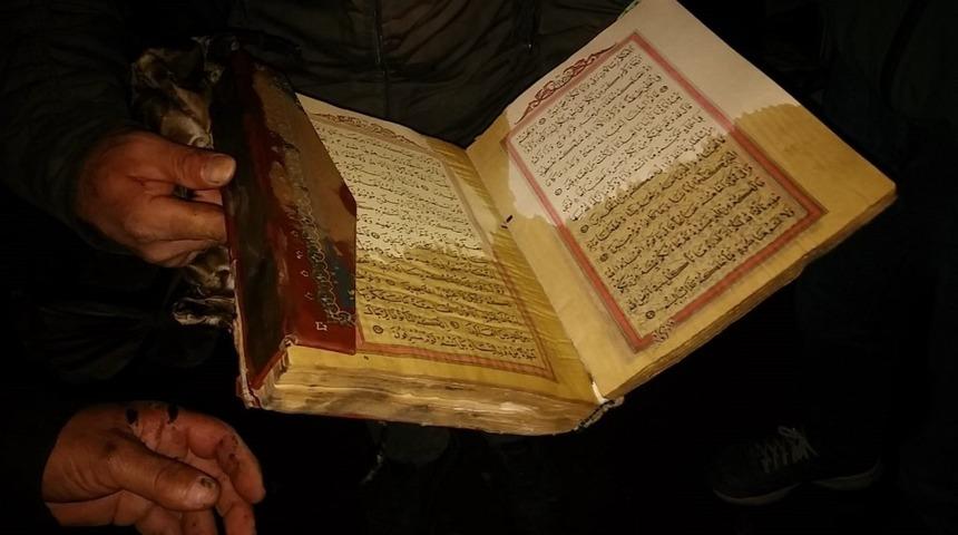 Evde &ccedil;ıkan yangında Kur&rsquo;an-ı Kerim tek yanmadı