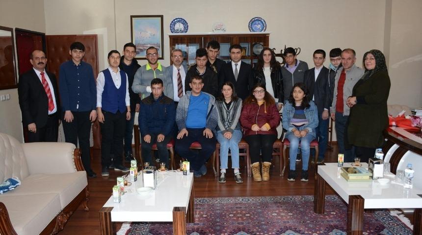 &Ouml;zel &ouml;ğrenciler Başsavcı U&ccedil;ak&rsquo;ı ziyaret etti