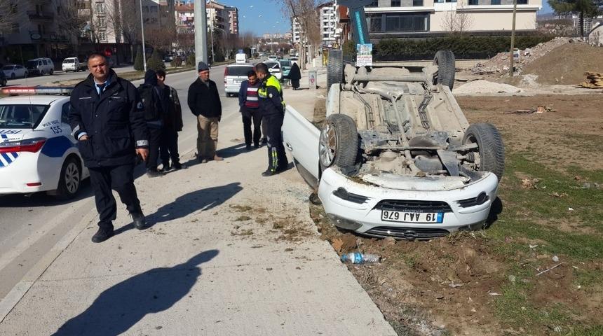 Kontrolden çıkan otomobil takla attı: 1 yaralı
