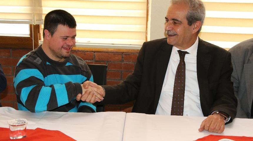 Zihinsel engelliler dernek üyeleri Demirkol’u ziyaret etti