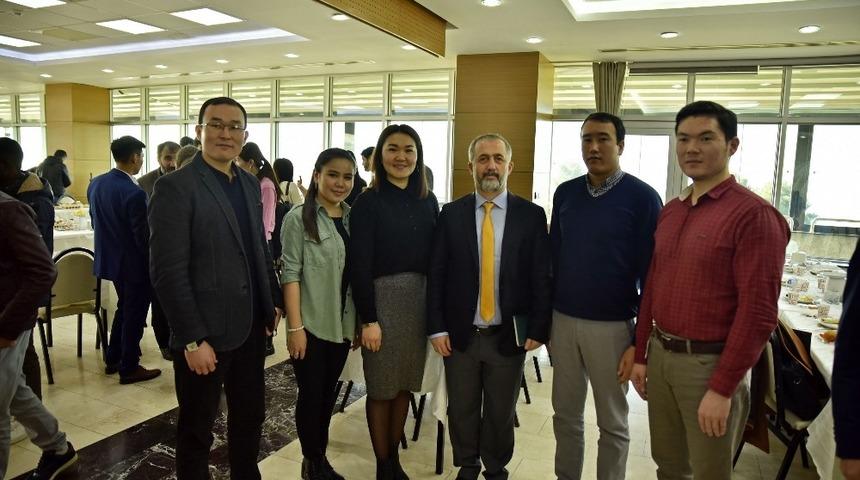 Rektör Savaşan uluslararası öğrencileri dinledi