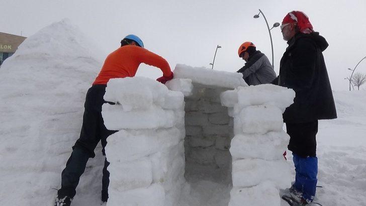 Dağcılar, iglo oluşturup geceyi geçirdi G4