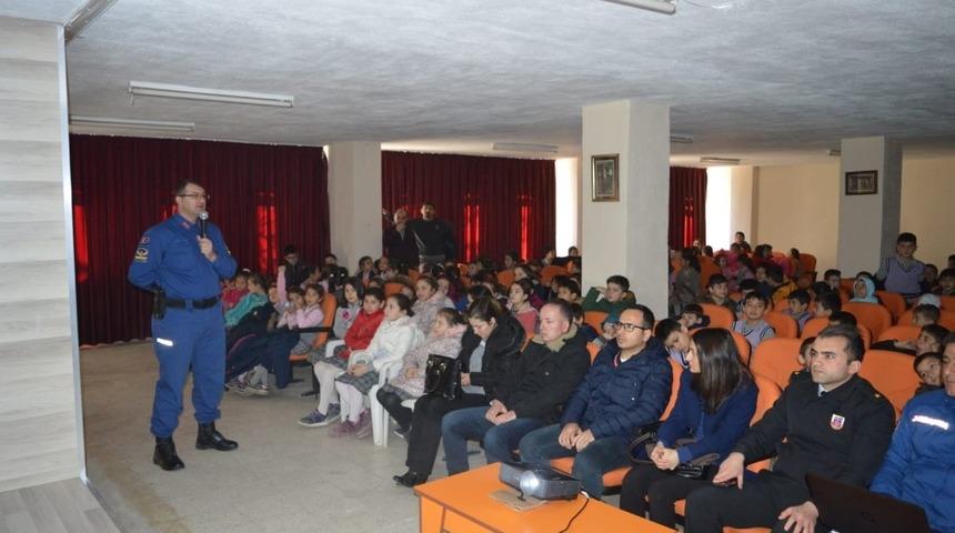 Jandarma&rsquo;dan minik &ouml;ğrencilere trafik semineri