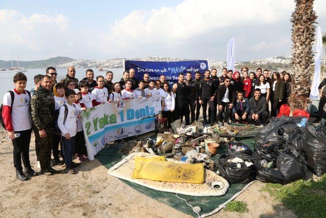 Belediye dalgıçları Gümbet koyunu temizledi