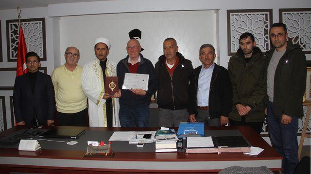 İngiliz Clif, Müslüman olup 'Cemil' adını aldı