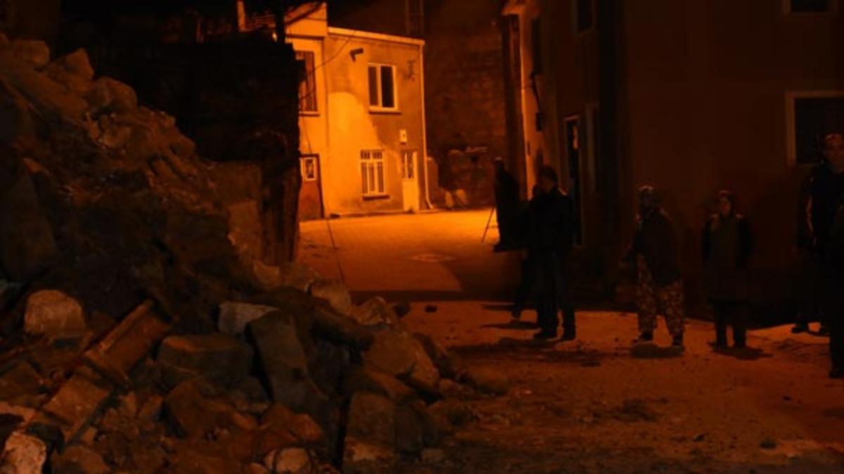 &Ccedil;anakkale Valiliği a&ccedil;ıkladı: 46 deprem daha oldu!