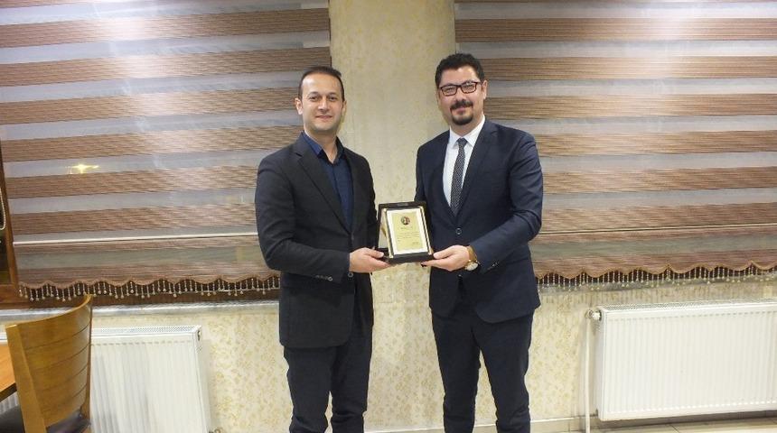 Başhekim Özdemir onuruna veda yemeği